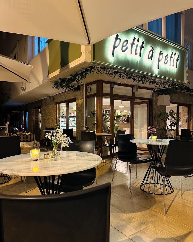 Petit à Petit Café